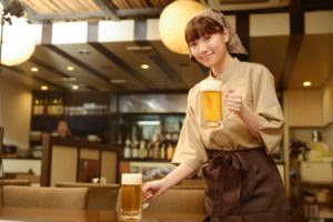 居酒屋店員の彼女が欲しい方必見 付き合う方法とメリットデメリットは Will Be モテキング